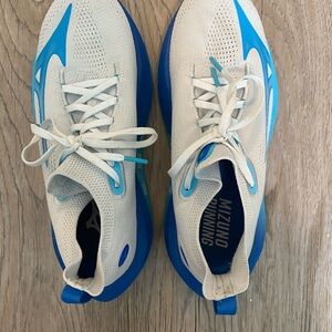 Mizuno Women’s Neo Vista size 8.5